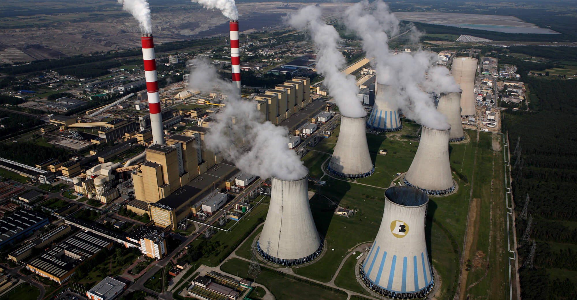 На атомных электростанциях используется энергия. Тайчжунская ТЭС. ТЭС тепловая электростанция. Тепловые паротурбинные электростанции. ТЭС В Польше.